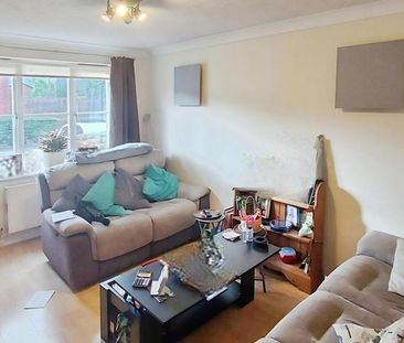 2 bedroom mews to rent - Photo 2