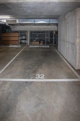 “Stylish 2-Bedroom Apartment in Prime St Kilda Location” - Photo 1