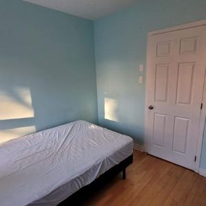 1 CH - 1 SDB - Montréal - $820 /mo - Photo 2