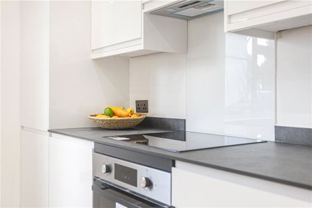 York Road, Woking, Surrey, GU22 7XR - Photo 2