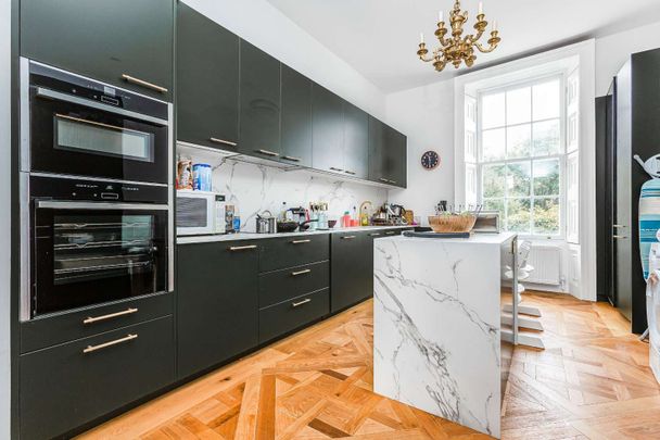 Short let: A stylish three bedroom apartment on Richmond Hill with off-street parking - Photo 1