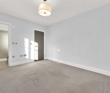 A beautifully appointed five bedroom detached home by PH Homes, set... - Photo 6