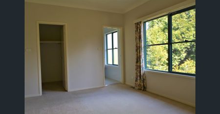Light-Filled Three-Bedroom Townhouse in Peaceful Leura Location! - Photo 3