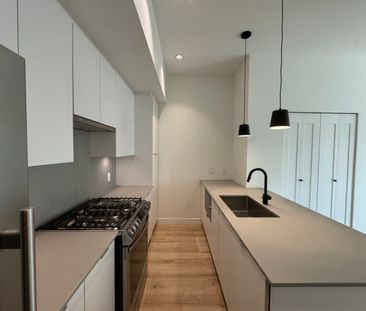 5th Floor Condo in Upper Montrose Building - Photo 2