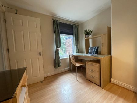 5 Bed Terraced House, Whitby Rd, M14 - Photo 4