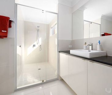 Modern townhome living with fresh upgrades - Photo 6