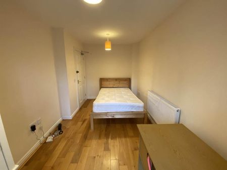 5 bedroom townhouse to rent - Photo 3