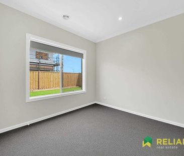 Beautiful Four bedroom Family Home in Tarneit!! - Photo 4