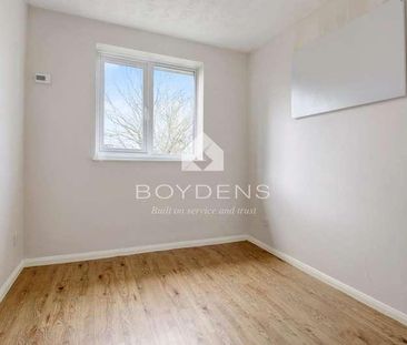 Flanders Field, Colchester, Essex, CO2 - Photo 4