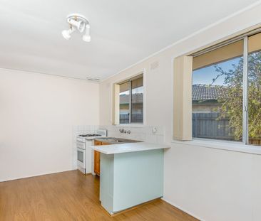 Conveniently located, neat as a pin. - Photo 3