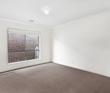 This home needs a new family - Photo 4