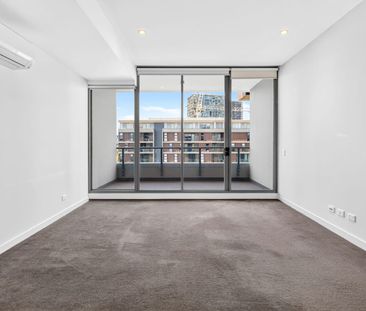 Modern apartment in sought-after resort style complex - Photo 4
