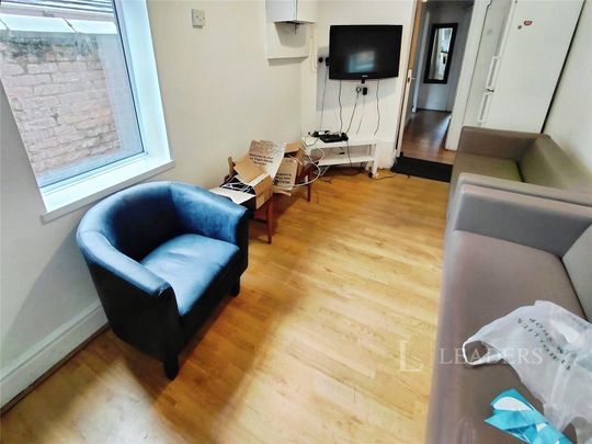 6 bedroom house to rent Standish Road, Manchester, M14 - Photo 1