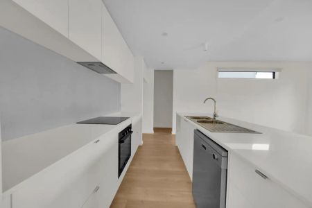 “Brand new Executive living” - Photo 5