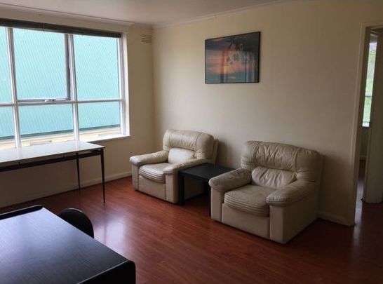 Cozy Furnished 1-Bedroom Apartment in North Melbourne - Photo 1