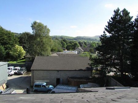 Market Street, Chapel-En-Le-Frith - Photo 5