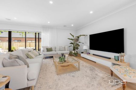 STUNNING FAMILY RESIDENCE OF GRAND PROPORTIONS - Photo 5