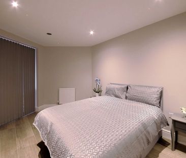 BMW House, Petersfield Avenue, Slough,SL2 - Photo 3