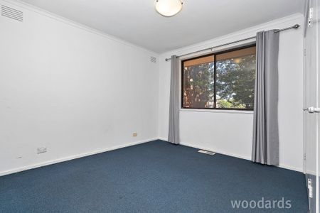 Spacious 3 Bedroom Home - Photo 4