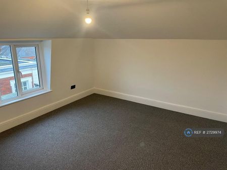 2 bedroom flat to rent - Photo 2