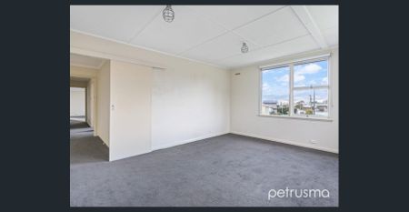 Family home in Convenient Location - Photo 3