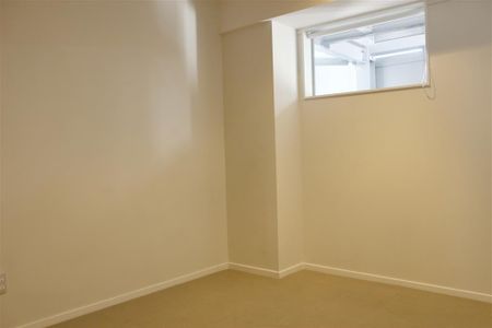3 Bedroom Furnished Central City Apartment - Photo 3