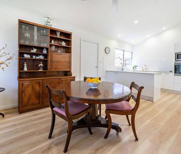 Neat and tidy FOUR bedroom duplex - Photo 3