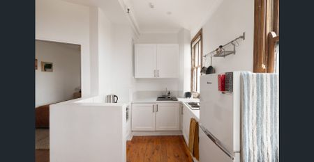 Top-floor Furnished/Unfurnished Art Deco gem in the heart of Darlinghurst - Photo 4