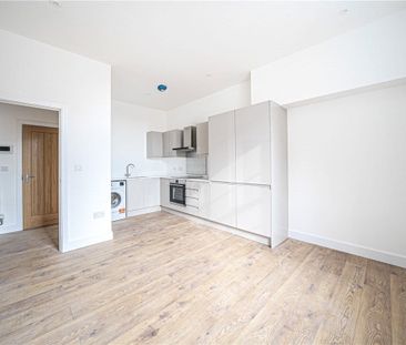 A lovely modern one bedroom flat close to the train station and cit... - Photo 4
