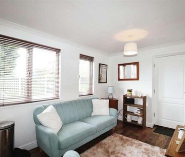 Santa Monica Grove, Bradford, BD10 - Photo 2