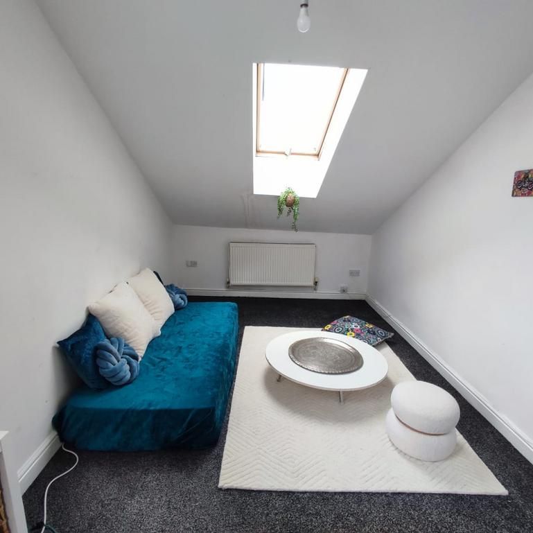 4 bedroom flat to rent - Photo 1