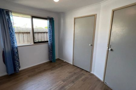 Charming Family Home in a Tranquil Court - Photo 2