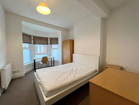 6 bedroom terraced house to rent - Photo 4