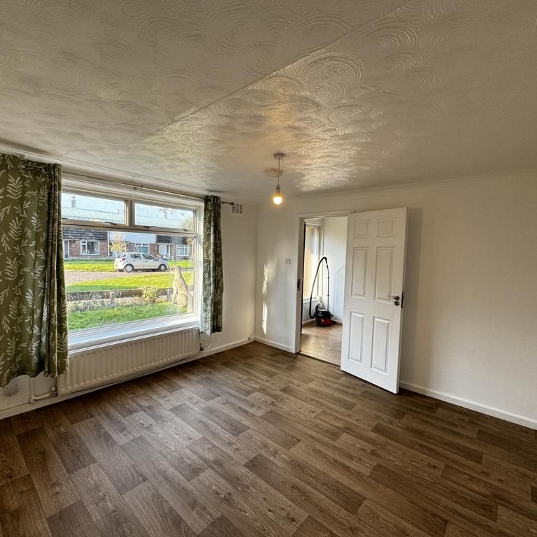 4 bedroom semi-detached house to rent - Photo 1