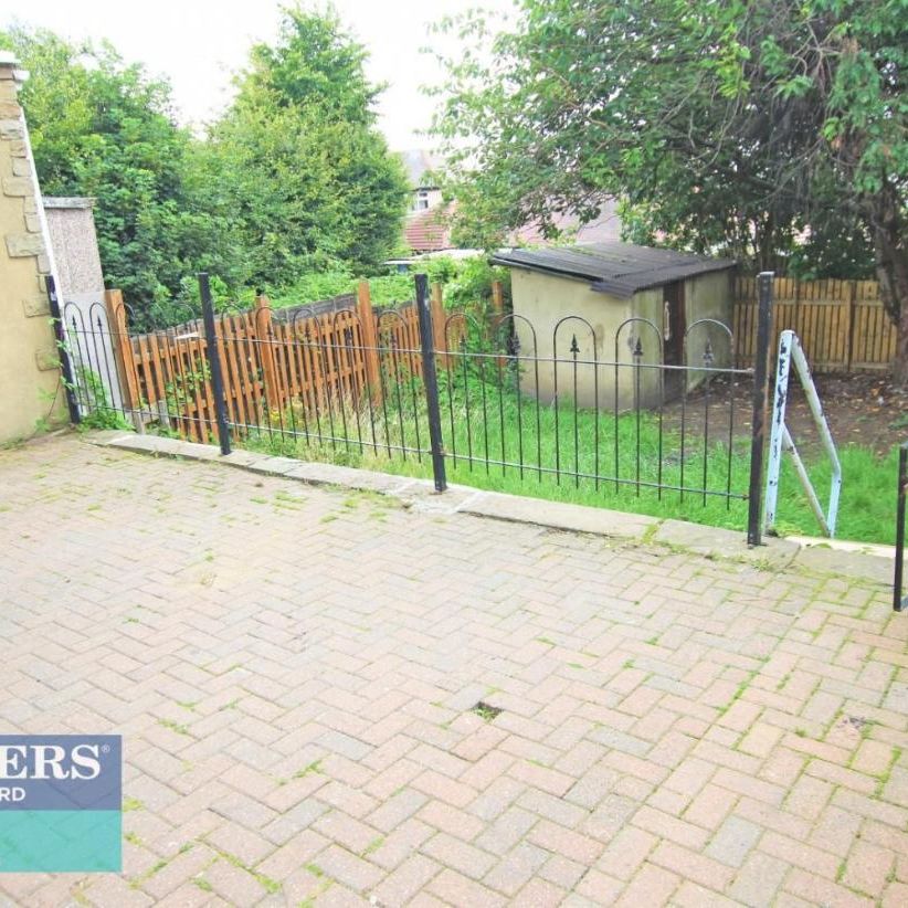 Rayner Avenue Girlington, Bradford, West Yorkshire, BD8 9PP - Photo 1