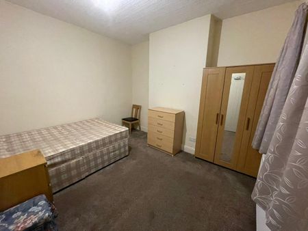 Room in a Shared House, Ivor Road, B11 - Photo 4