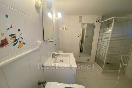 Location Appartement 1 pièce 25m² HYERES 83400 - Photo 2
