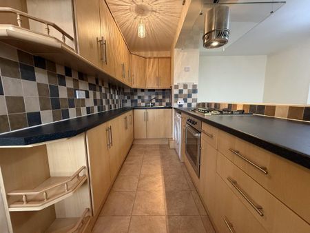 2 bedroom flat to rent - Photo 4