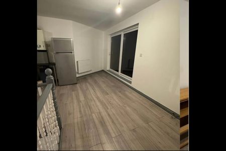 1 Bed Flat, Lewisham Way, SE14 - Photo 3