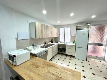 Calle Ciudad de Ronda, Sevilla, Andalusia 41004 - Photo 3