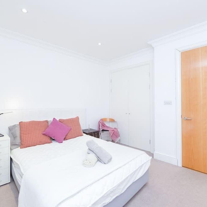 2 bedroom flat in Star Place - Photo 1