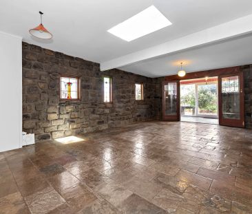 Cottage Style Modern Convenience - Photo 4