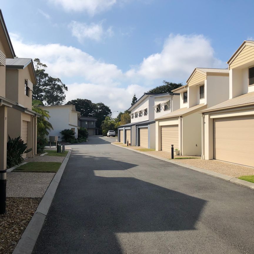 15/6 Canton Court, Manly West QLD 4179 - Townhouse For Rent - $700 | Domain - Photo 1