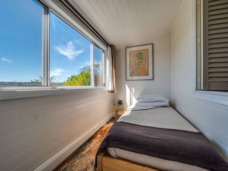Fully Furnished country feel cottage. - Photo 2