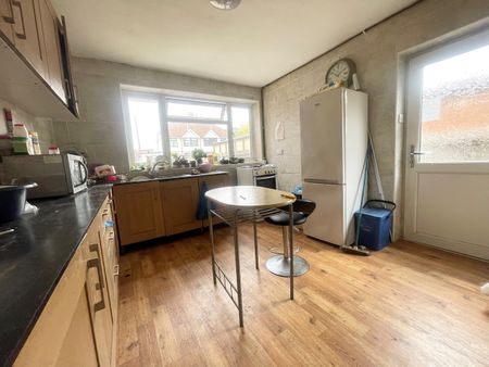 Room in a Shared House, Arundel Road, LU4 - Photo 5