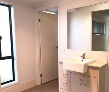 Lowset 4 bedroom House close to Rural View Shopping Centre - Photo 4