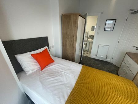 1 bedroom in a house share to rent - Photo 2