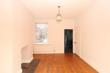3 bedroom end of terrace house to rent - Photo 2