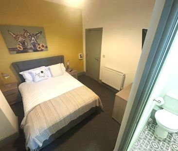 1 bedroom in a house share to rent - Photo 4