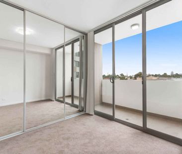 MODERN TWO BEDROOM APARTMENT IN A GREAT LOCATION - Photo 2